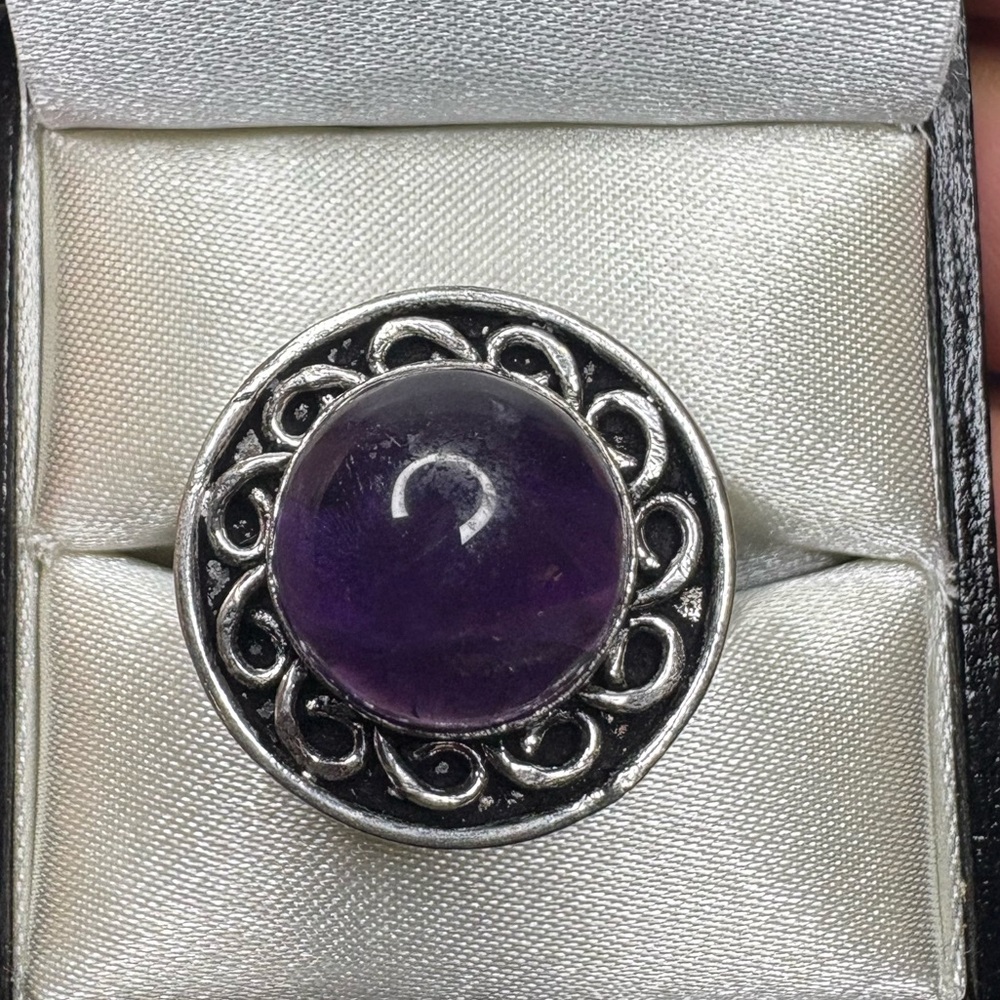 Ring Amethyst Healings Stone Gemstone in Silver Setting